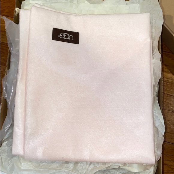 Never worn: Women’s UGG boot - Picture 6 of 6